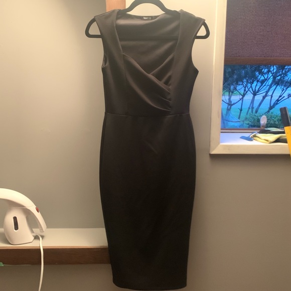 Boohoo little black dress - Picture 3 of 3